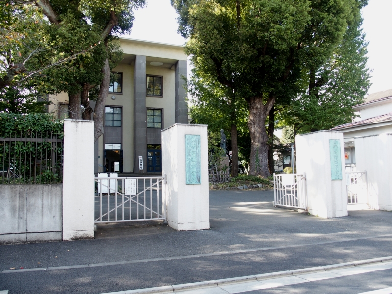 日本学園中学校・高等学校入口
